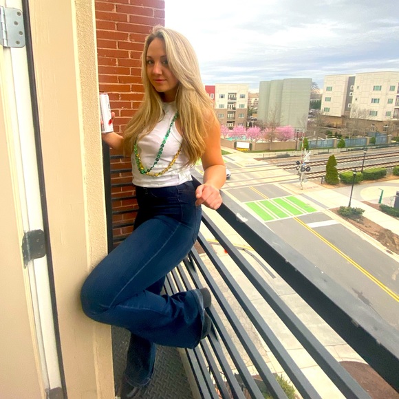 Meet your Posher, Taylor - Picture 1 of 1